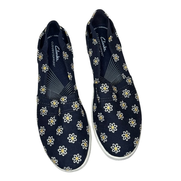 NEW Clarks Breeze Step Navy Daisy Canvas Loafer Slip On sneaker Women 9.5 narrow - Picture 2 of 9